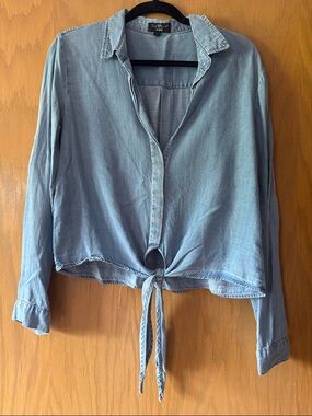 NWOT Light Wash Tie-Front Denim Shirt - Women's Top